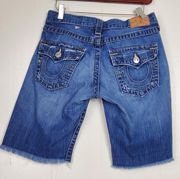 True Religion button fly factory distressed raw hem bermuda shorts size 27 - Picture 10 of 11